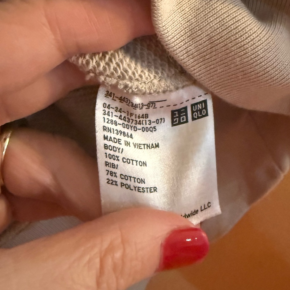Uniqlo x Peanuts collection, featuring a graphic of Snoopy, xxs - Picture 6 of 11